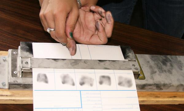 Criminal Justice student practices fingerprinting Criminal Justice student practices fingerprinting